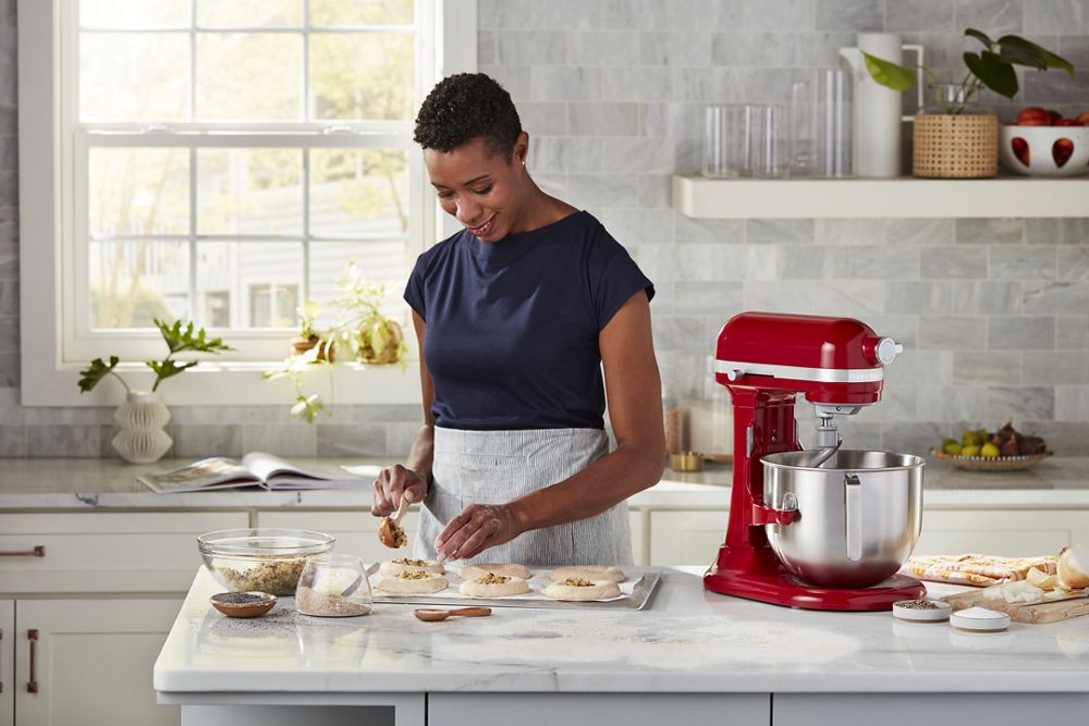 Combo Batidora Tazón Elevable 6.6 L Cast Iron + Regalo Tazón de acero inoxidable kitchenaid KSM70SKXXBK