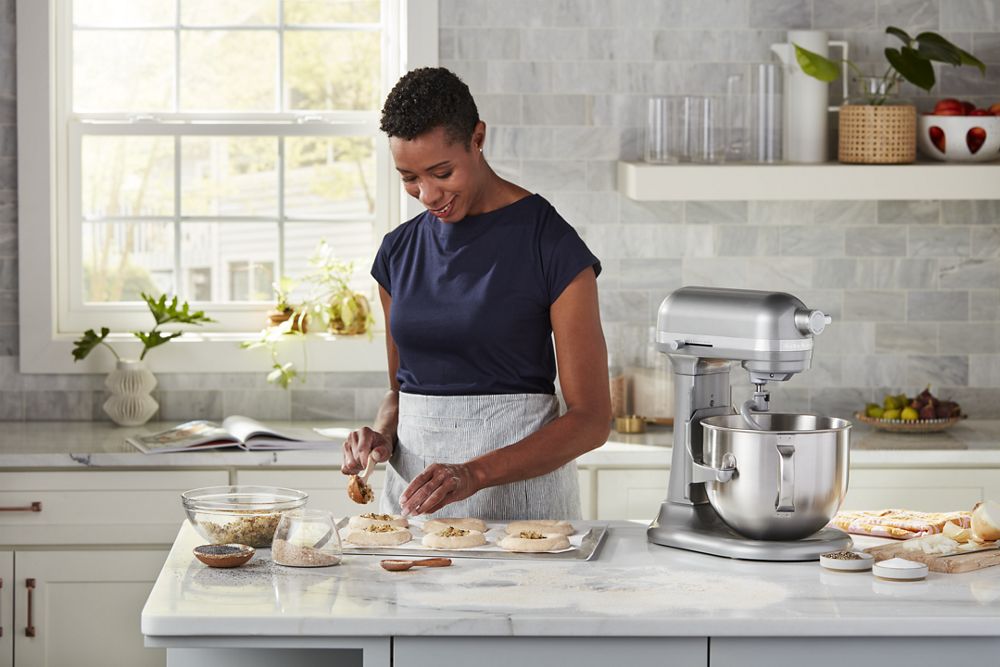 Combo Batidora Tazón Elevable 6.6 L Cast Iron + Regalo Tazón de acero inoxidable kitchenaid KSM70SKXXBK